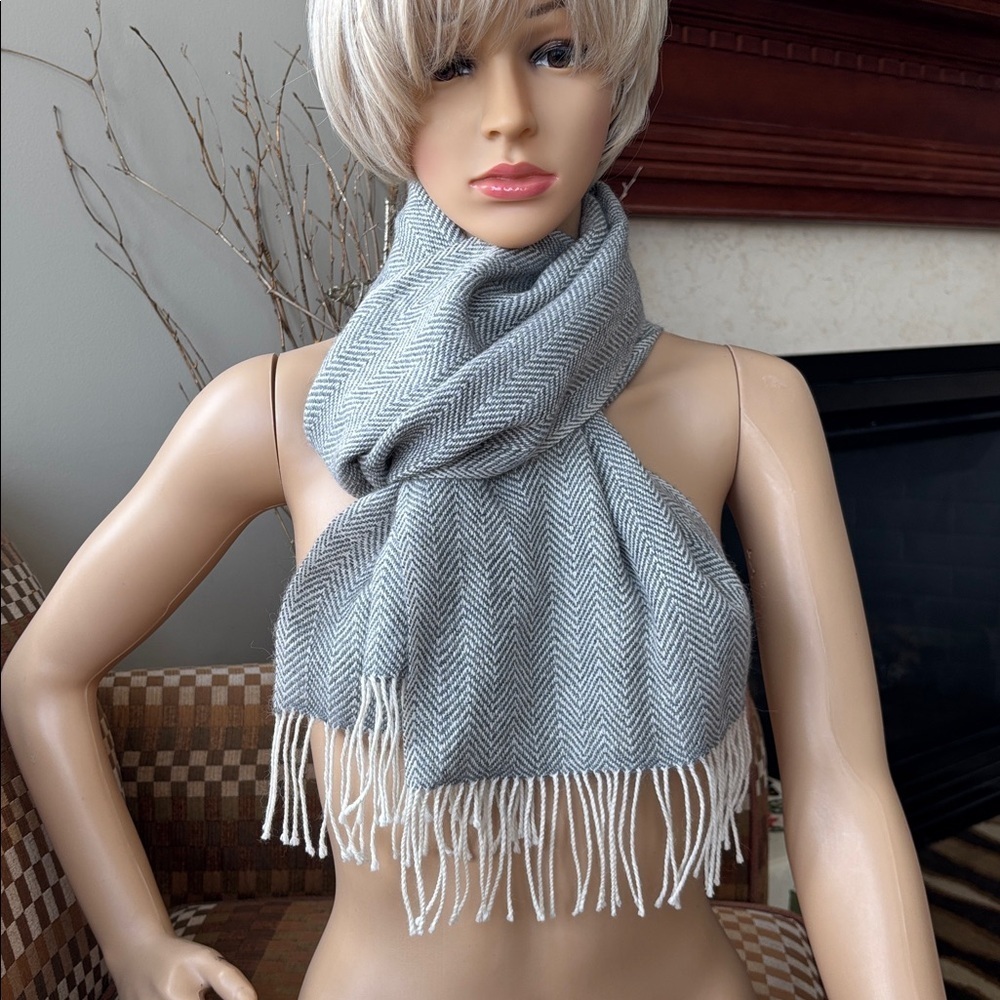 100% Baby Alpaca Gray Herringbone Fringe Hand Woven Wrap Scarf Winter Peru